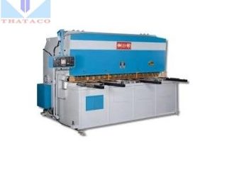 Máy-cắt-tôn-bản-mỏng-NC-thủy-lực-CHS-thataco