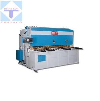 Máy-cắt-tôn-bản-mỏng-NC-thủy-lực-CHS-thataco Máy-cắt-tôn-bản-mỏng-NC-thủy-lực-CHS-thataco