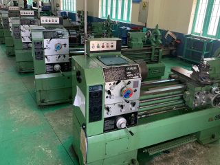 Di-Dời-Và-Lắp-Đặt-Máy-Tiện-Charles