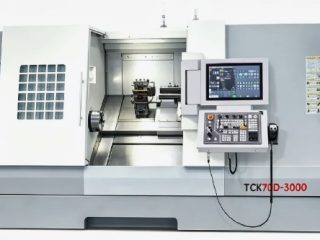Máy tiện giường nghiêng CNC TCK70D